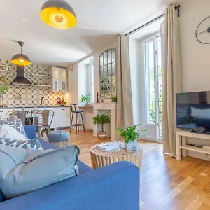 https://les-terrasses-du-chteau.hotels-rhonealpes.com