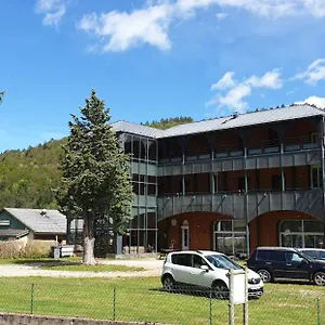 https://residence-les-melezes-de-prades-ariege.midi-pyreneeshotels.com